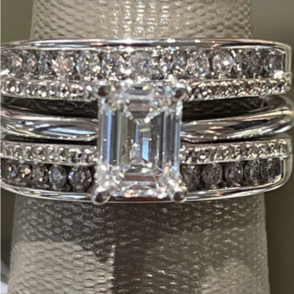 Elegant Emerald White Gold Diamond Ring Set size 5